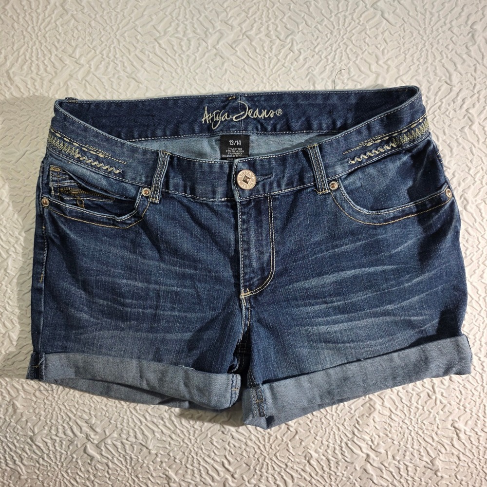 Ariya Jeans Women Embroidered Denim Shorts Dark Wash Cuffed Size 13/14 Stretch